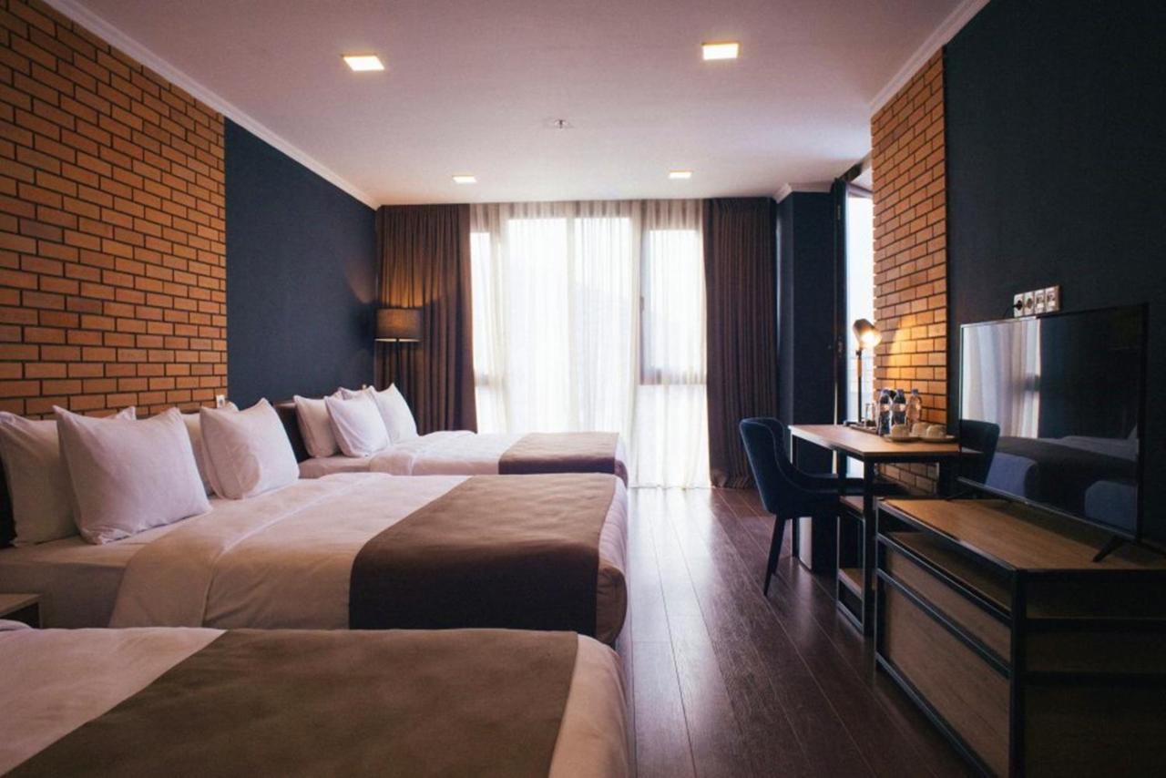 Bricks Hotel Tiflis Exterior foto