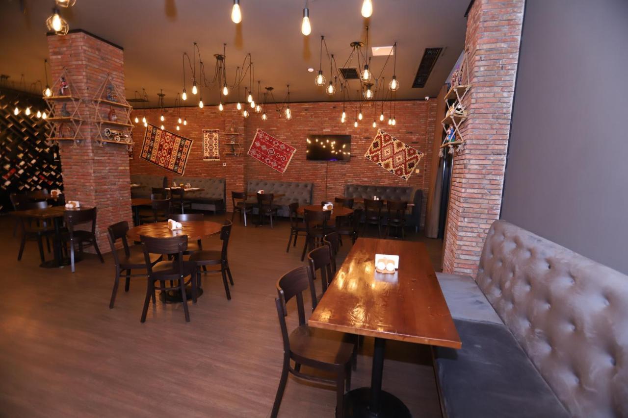 Bricks Hotel Tiflis Exterior foto