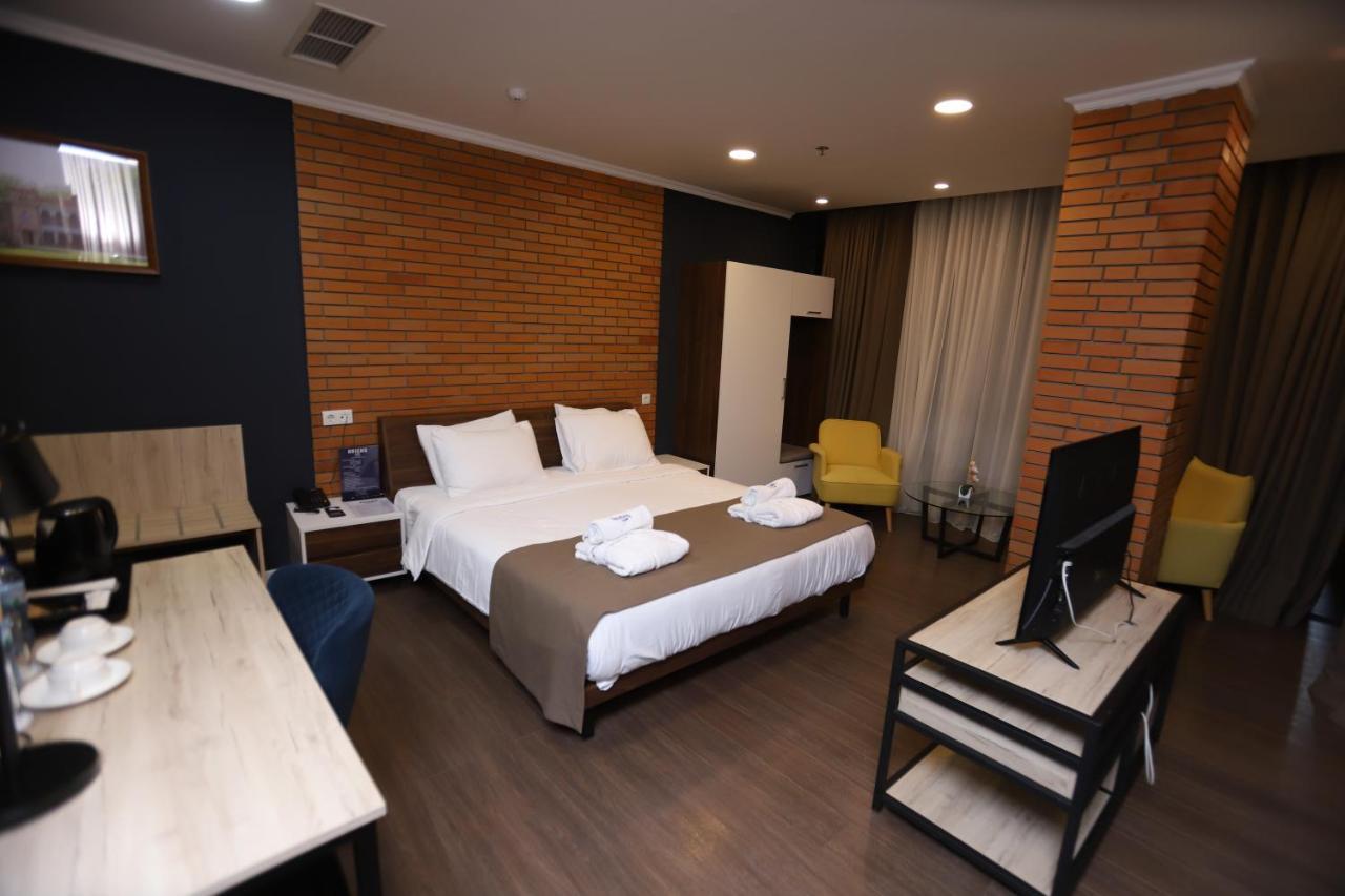Bricks Hotel Tiflis Exterior foto