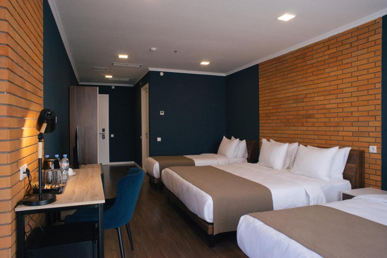 Bricks Hotel Tiflis Exterior foto